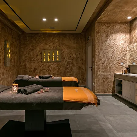 Amada Colossos Luxury 4*
